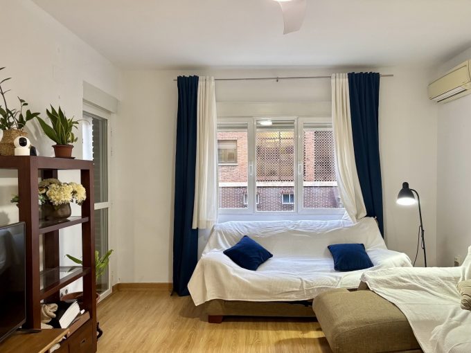 salon de vivienda en calle rigoberta menchu piso familiar