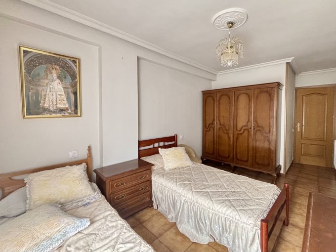 dormitorio doble exterior en piso en venta en el polígono de toledo