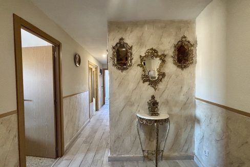 entrada reformada piso 3 dormitorios escalona