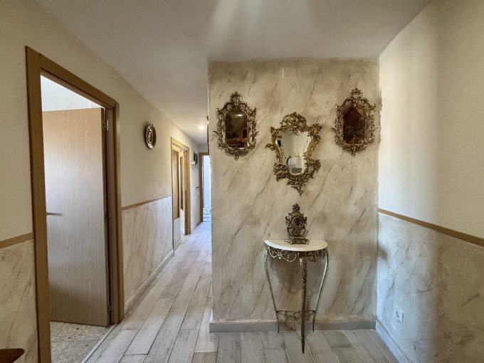 entrada reformada piso 3 dormitorios escalona